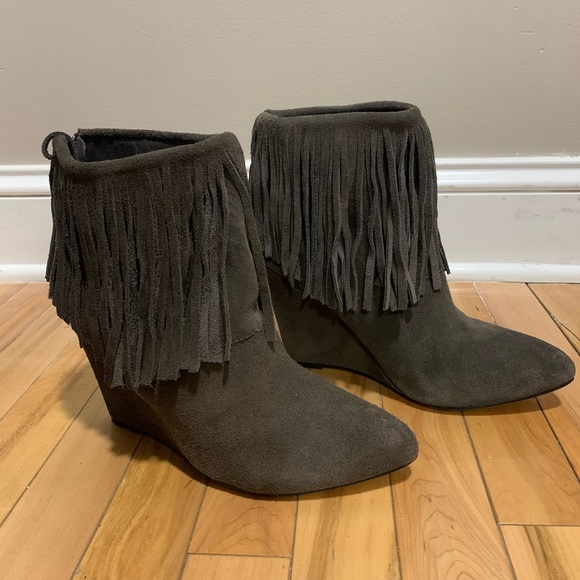 Chinese laundry fringe grey bootie wedge sz 9.5 - Picture 3 of 6